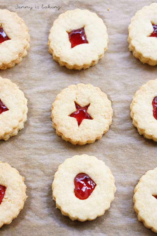 Linzer Plätzchen (auch als Spitzbuben bekannt) Jenny is baking